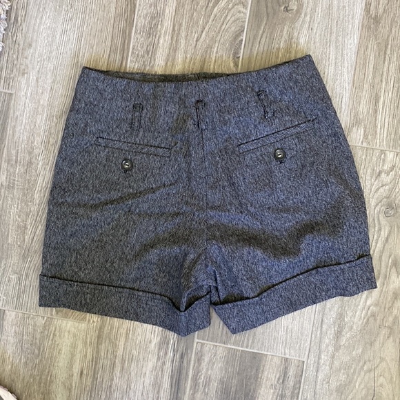 Cuffed black and white trouser shorts - Picture 2 of 3